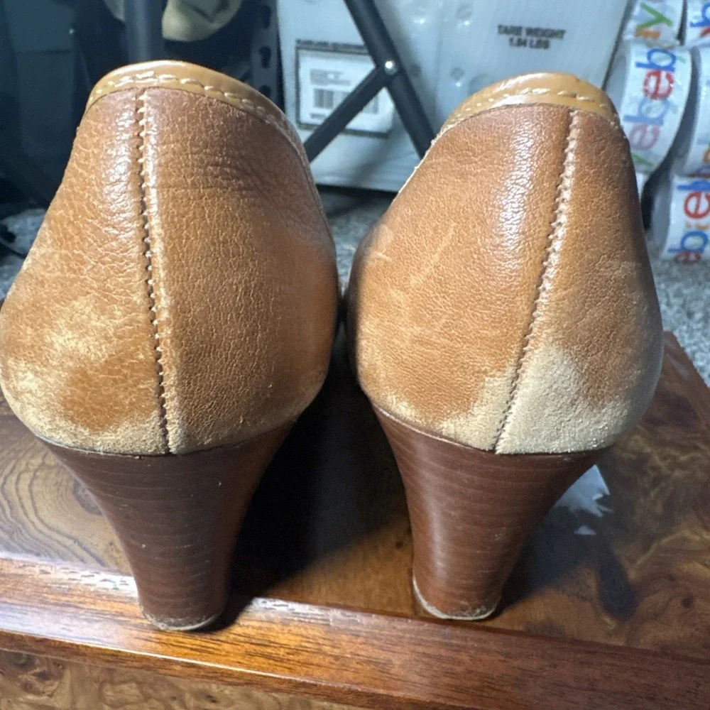 Tory Burch Women's Sally Closed Toe Wedge Size 8.5 M Leather Preppy Office